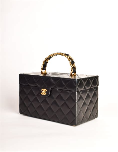 chanel quilted makeup bag